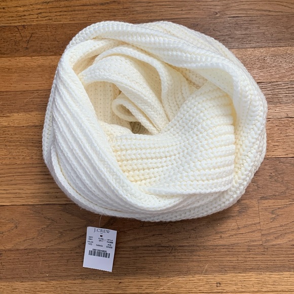 🧣J. Crew ivory knit infinity scarf. NWT. - Picture 2 of 7